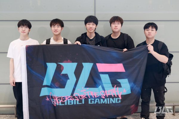 点登富 BLG惨败淘汰！Knight采访承认：状态一塌糊涂，没有时间调整